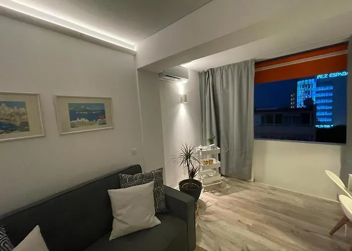 C Y L Apartment *